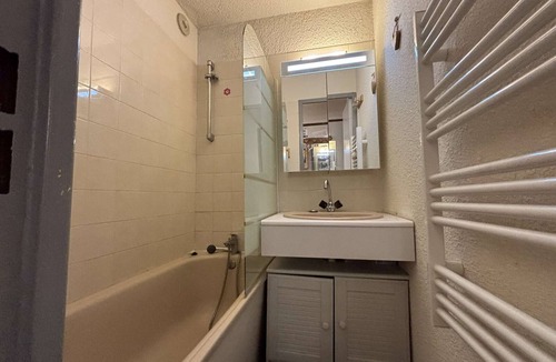 Viel-Alpe Apartment | Alpe d'Huez: 1BR, 4 people, near slopes, balcony, parking