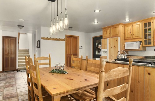 Enumclaw Ski Chalet | Alpen Bliss Chalet