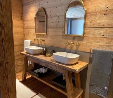 Gsteig Bed & Breakfast | Alpen Charme - Chalet d'Hôtes et SPA