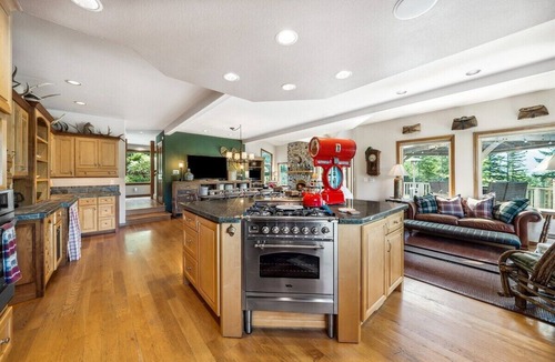 Packwood Cabin | AlpenChalet | Rainier View | 3 Bed, 2.5 Bath