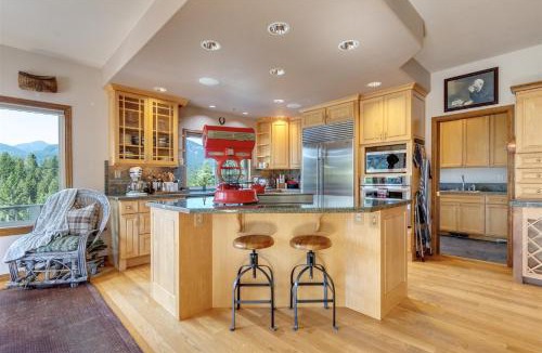 Packwood House | AlpenChalet