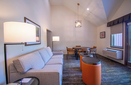 Bartlett Hotel | Alpenglow Lodge