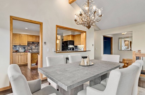 Windcliff Estates House | Alpenglow Vacation Home At Windcliff 4 Bedroom Home by RedAwning