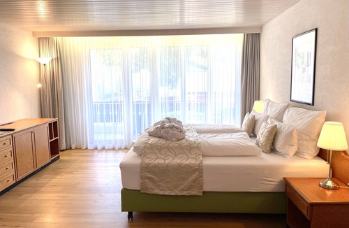 Tavanasa Hotel | Alpenlodge Val Gronda