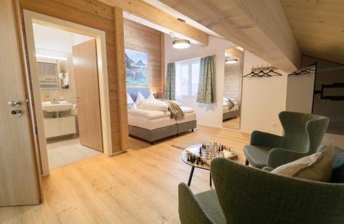 Buerglen Hotel | Alphotel Biel-Kinzig - Access by Cable Car only!