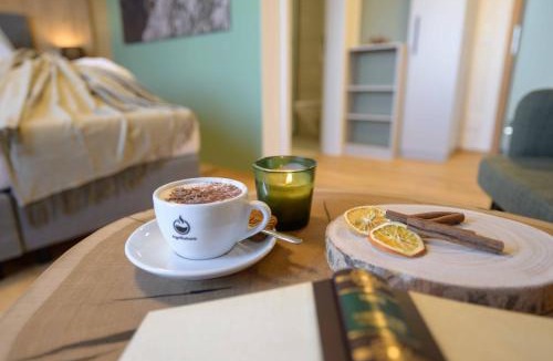Buerglen Hotel | Alphotel Biel-Kinzig - Access by Cable Car only!