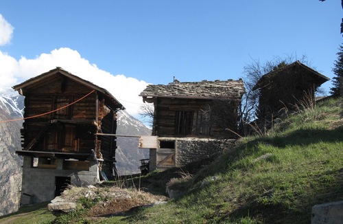 Gasenried Apartment | Alpia 26 - 2 room apartment in a traditional Valais house