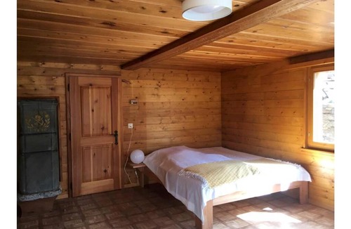 Gasenried Apartment | Alpia 26 - Zwei Zimmerwohnung in traditionellem Walliser Haus