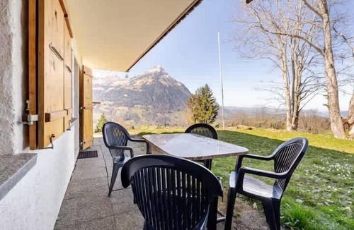 Reichenbach im Kandertal Apartment | Alpine Garden Retreat | Panoramic Mountain Views