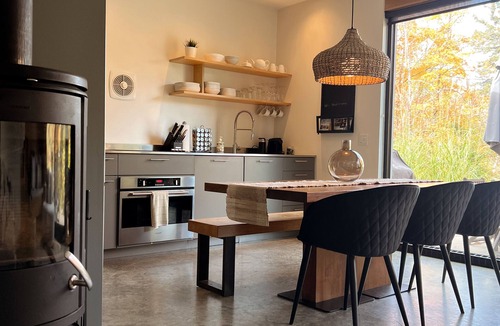 Lac Superieur Village Cabin | Alpin Lodge Mont Tremblant Region -SAUNA & SPA -Sleeps 5 guests