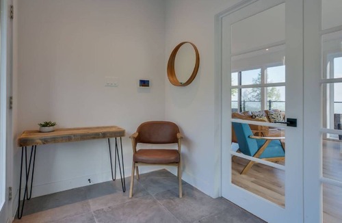 La Conception Ski Chalet | ALPINE - 3 BEDROOMS, Hot tub - sleeps 8