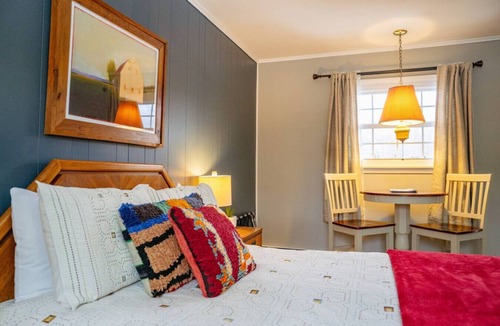 Manchester Center Bed & Breakfast | Alpine 5, cozy Vermont retreat