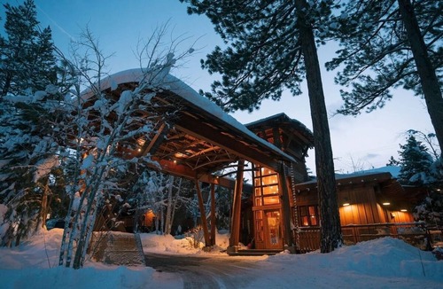 Truckee Hotel | Alpine Adventure Awaits: 2 Comfy Rooms Near Lake Tahoe - Pets Welcome!