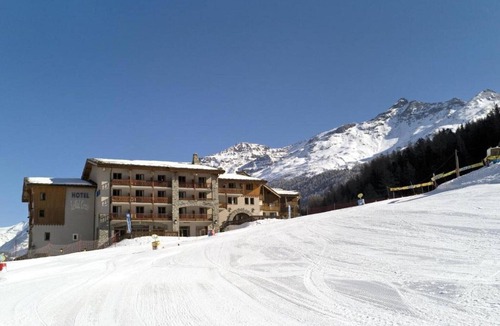 Val Cenis Apartment | Alpine Base with Hot Tub & Pool