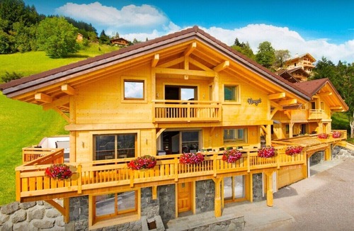 Manigod Ski Chalet | Alpine break with pool, jacuzzi and sauna