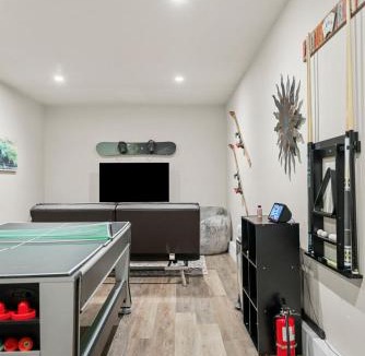 Mount Hood Village House | Alpine Cabin