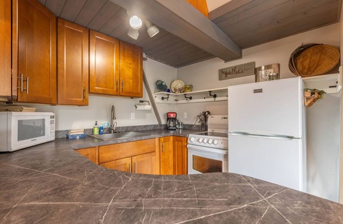 Otter Rock House | Alpine Chalet #6 Full Loft - Otter Rock, OR