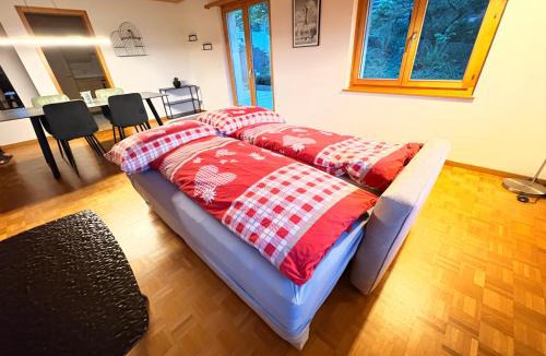 Aeschi bei Spiez Apartment | Alpine Chalet Apartment - Terrace & Mountain View