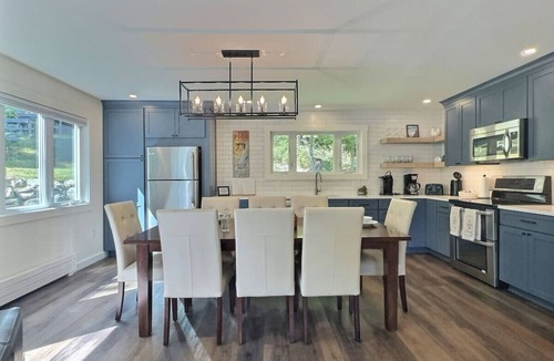Killington House | Alpine Chalet Grill, Fire pit, Pool, Gym, CornHole