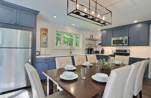 Killington House | Alpine Chalet Grill, Fire pit, Pool, Gym, CornHole