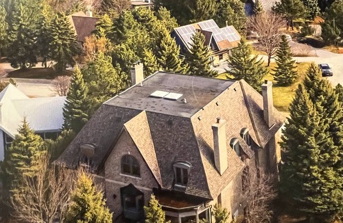 Craigleith House | Alpine Chateau cheerful spacious
