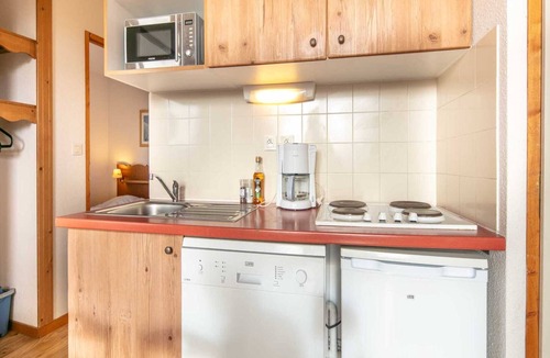 Chamrousse Apartment | Alpine Comfort for Six Guests