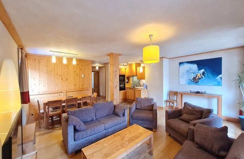 Venosc Apartment | Alpine Comfort Ski Slopes