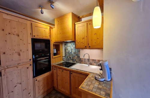 Venosc Apartment | Alpine Comfort Ski Slopes
