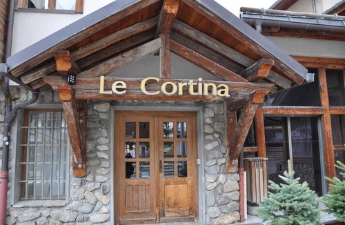 Venosc Apartment | Alpine Comfort Ski Slopes
