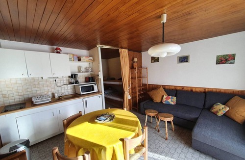 Venosc House | Alpine Comfort with Balcony