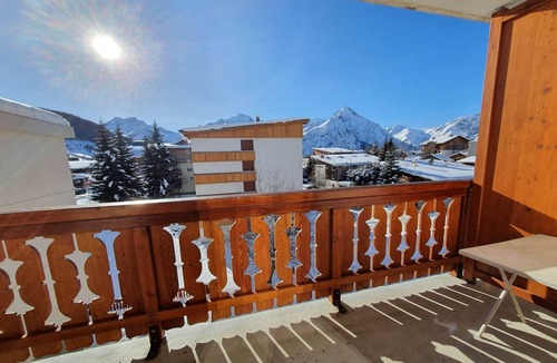 Venosc House | Alpine Comfort with Balcony