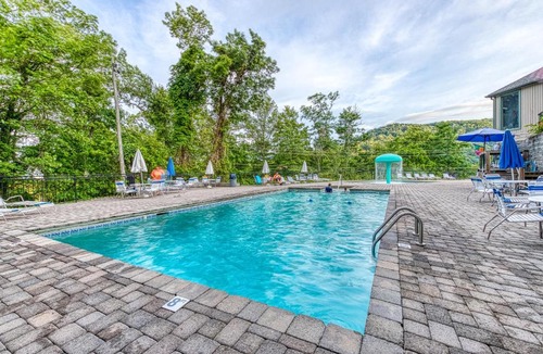 Chalet Village House | Alpine Condo & Cozy Bear Condo