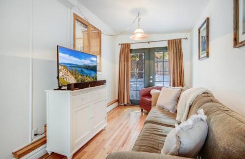 Lower Kingsbury House | Alpine Cottage Hideaway