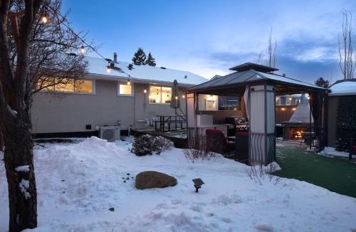 Southeast Calgary House | Alpine Elegance, Modern 5-BR, 2 Full Kitchens