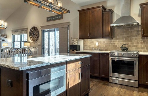 Innsbrook House | Alpine Getaway with Hot Tub