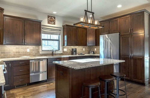 Innsbrook House | Alpine Getaway with Hot Tub