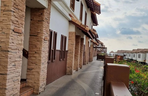 Taman Tanjung Villa | Alpine GLX Grand Pool Villa Upper Unit