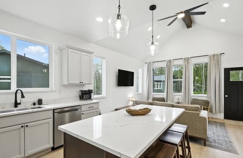 Fishhook House | Alpine King Suite | Hatcher Pass | Pet-Friendly