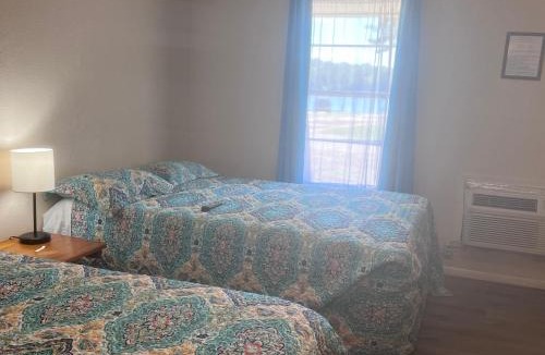 Hemphill Hotel | Alpine Lakeside Motel Room Backside