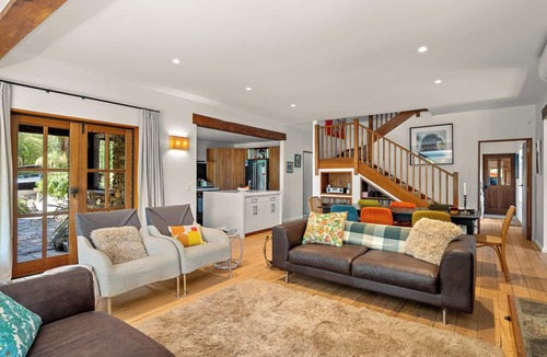 Wanaka House | Alpine Lodge - Botanical Oasis