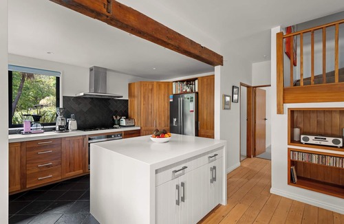 Wanaka House | Alpine Lodge - Botanical Oasis