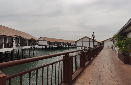 Taman Tanjung Ski Chalet | Alpine LXPD Premium Water Chalet