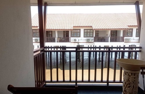 Taman Tanjung Ski Chalet | Alpine LXPD Premium Water Chalet