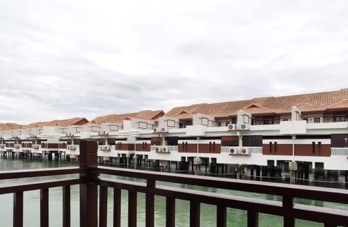 Taman Tanjung House | Alpine LXPD Water Chalet