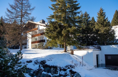 Valbella Apartment | Alpine Retreat with Private Hot Tub