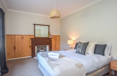 Ovens House | Alpine River Cottage