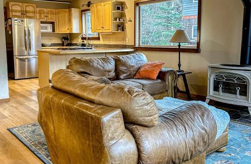 Alyeska House | Alpine Serenity Cabin