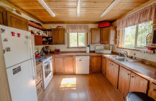 Lazy Acres House | Alpine Star Lodge