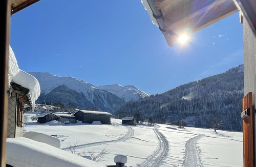Klosters Dorf Apartment | Alpine Style Swisshomebnb