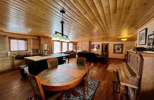 Red River House | Alpine Summit Lodge - Formally 4K View